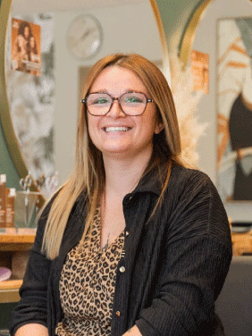 Amélie Decaillon, repreneuse d'entreprise, salon de coiffure un projet soutenu par France Active Nord
