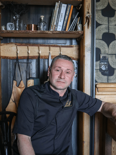 Julien Lingot, gérant du restaurant Au Cerf d’Or à Achiet-le-Grand, accompagné par Pas-de-Calais Actif.