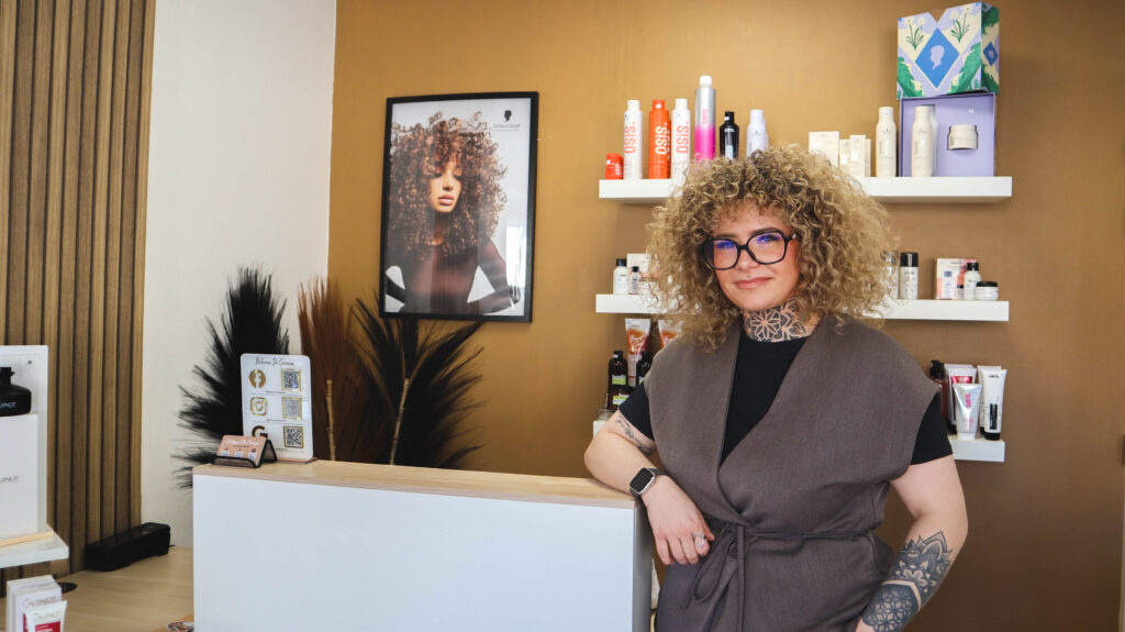 Sorenza di Bellezza, gérante du salon Bellezza Di Sorenza à Dourges, accompagnée par Pas-de-Calais Actif.